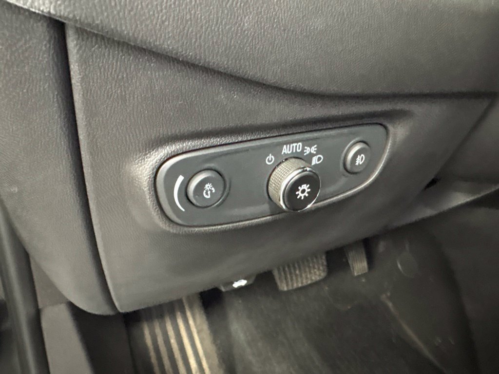 Used 2024 Chevrolet Equinox Premier FWD image 29