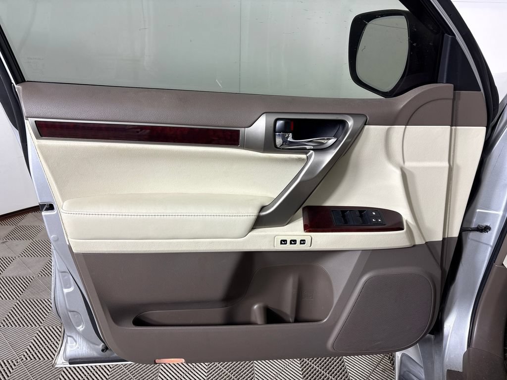 Used 2016 Lexus GX 460 w/ Premium Package AWD/4WD image 25