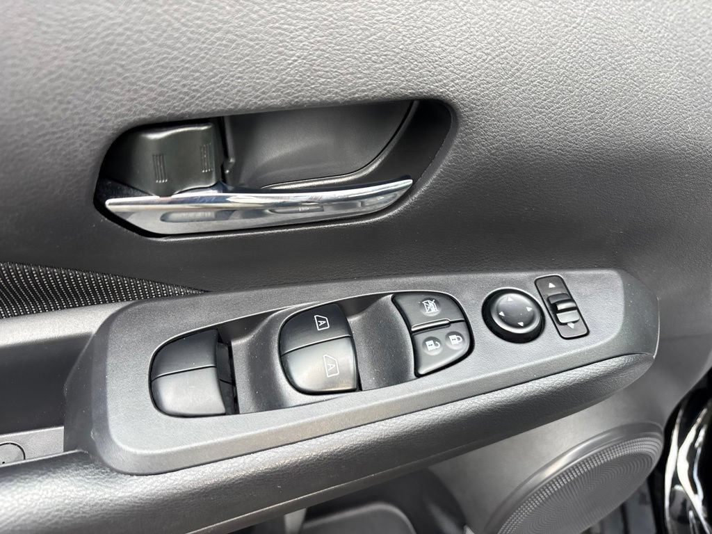Certified 2024 Nissan Kicks SV FWD image 18