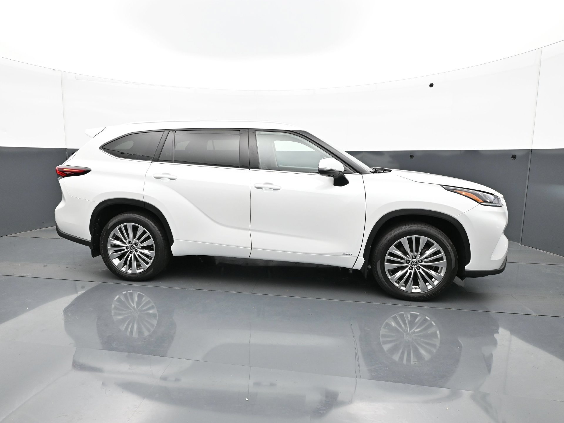 Used 2025 Toyota Highlander Platinum AWD/4WD image 8