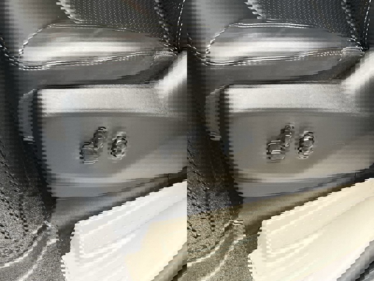 Used 2023 Chrysler Pacifica Touring-L image 9