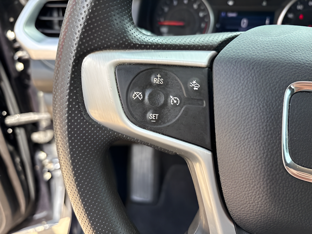 Used 2021 GMC Acadia SLE w/ Driver Convenience Package FWD image 30