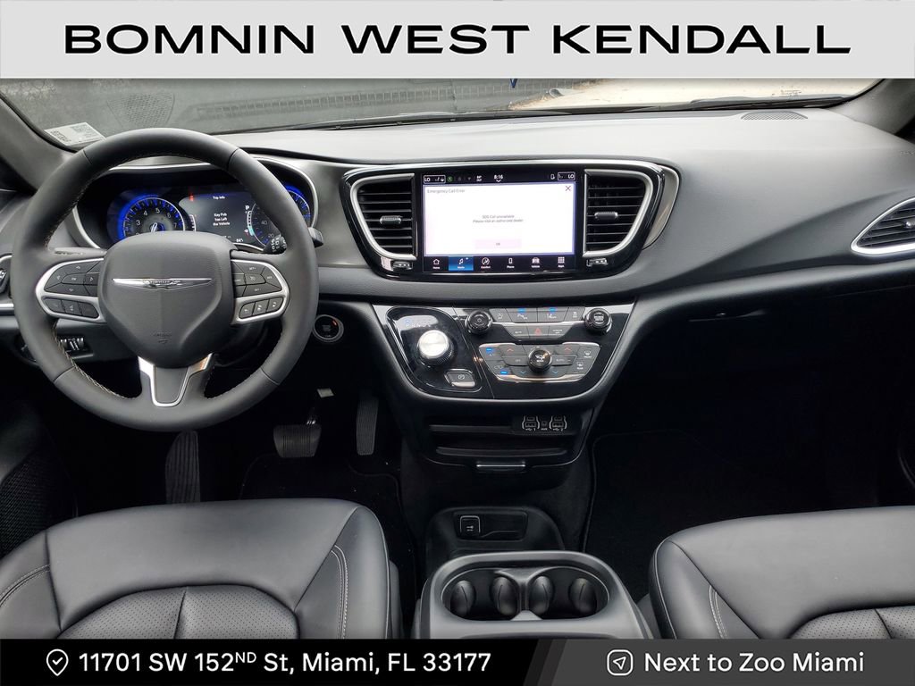 Used 2025 Chrysler Pacifica Select image 14