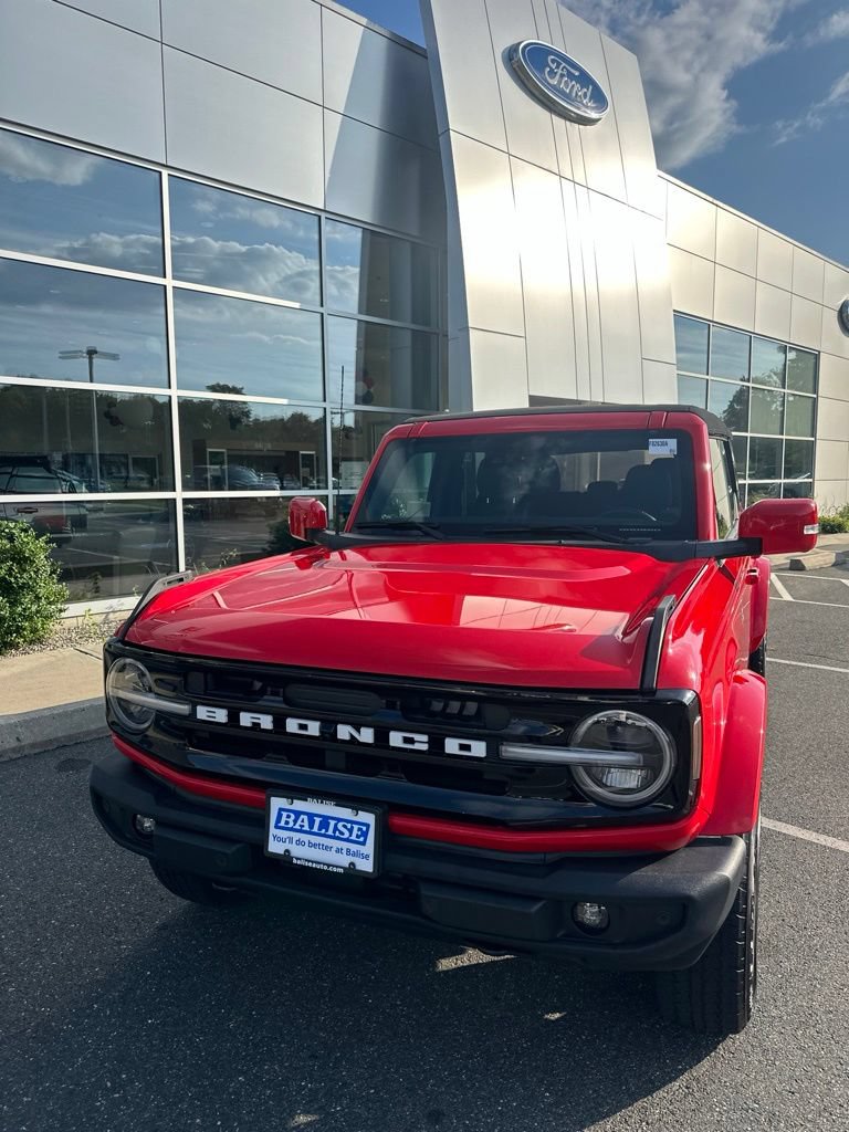 Used 2023 Ford Bronco Outer Banks AWD/4WD image 2