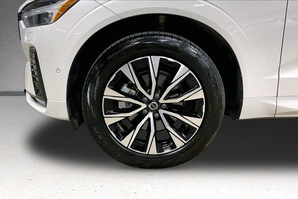 Certified 2024 Volvo XC60 B5 Plus AWD/4WD image 34