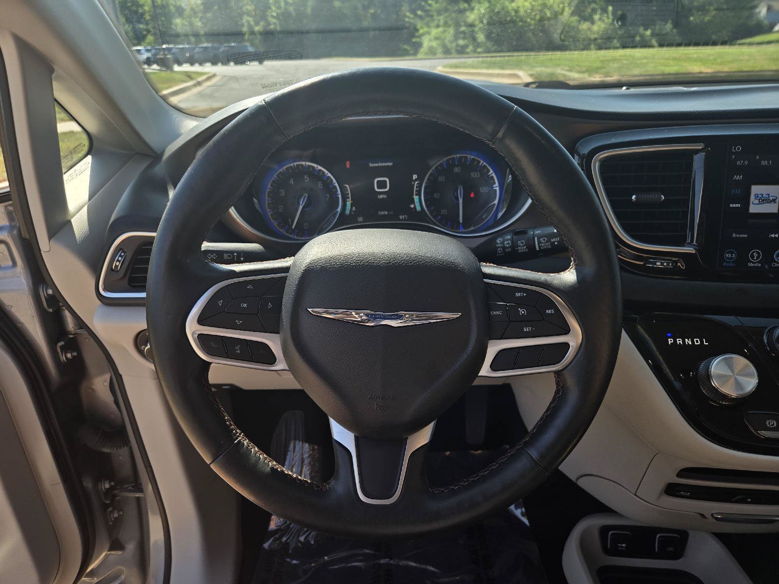 Used 2019 Chrysler Pacifica Touring-L Plus w/ Tire & Wheel Group FWD image 17