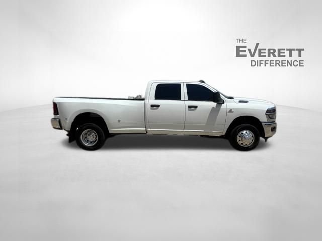 Used 2025 RAM 3500 Tradesman w/ Chrome Appearance Group AWD/4WD image 8
