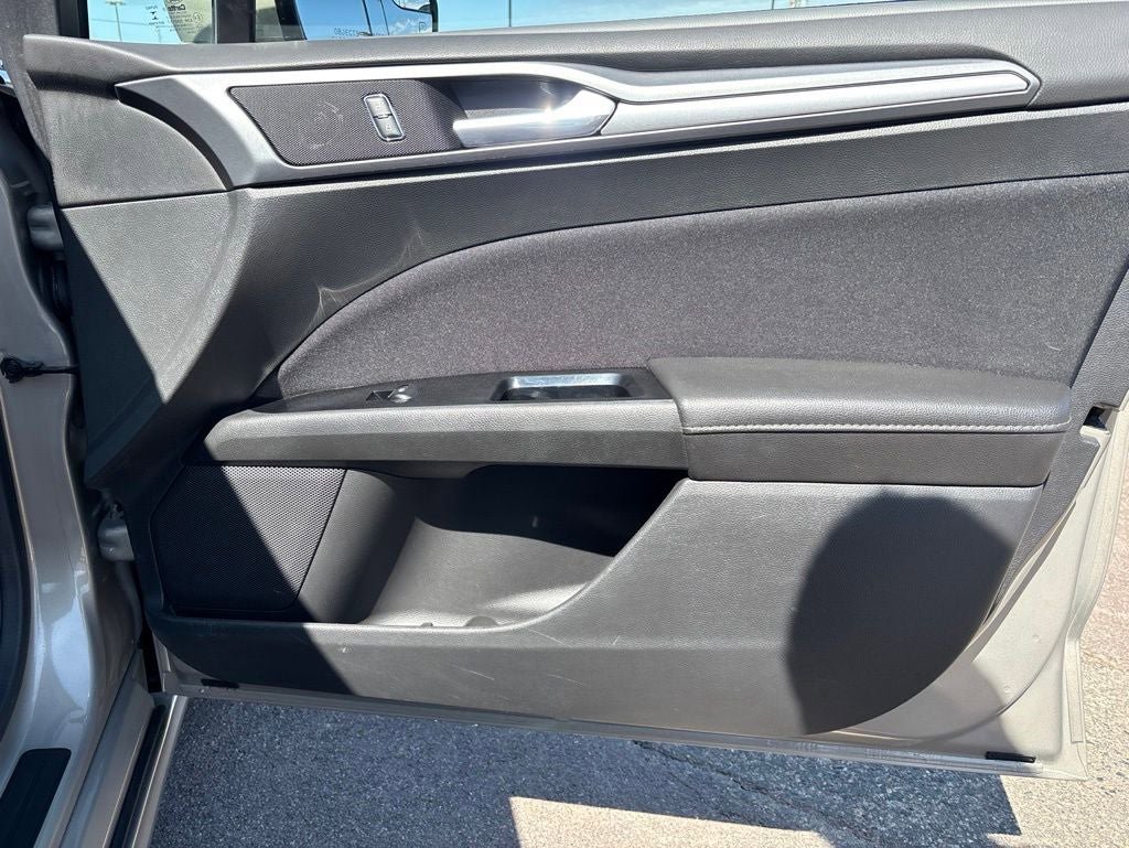 Used 2015 Ford Fusion SE FWD image 33