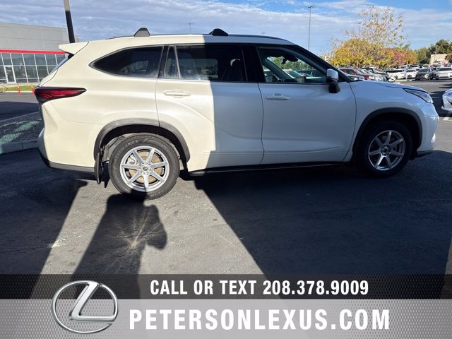 Used 2020 Toyota Highlander XLE AWD/4WD image 8