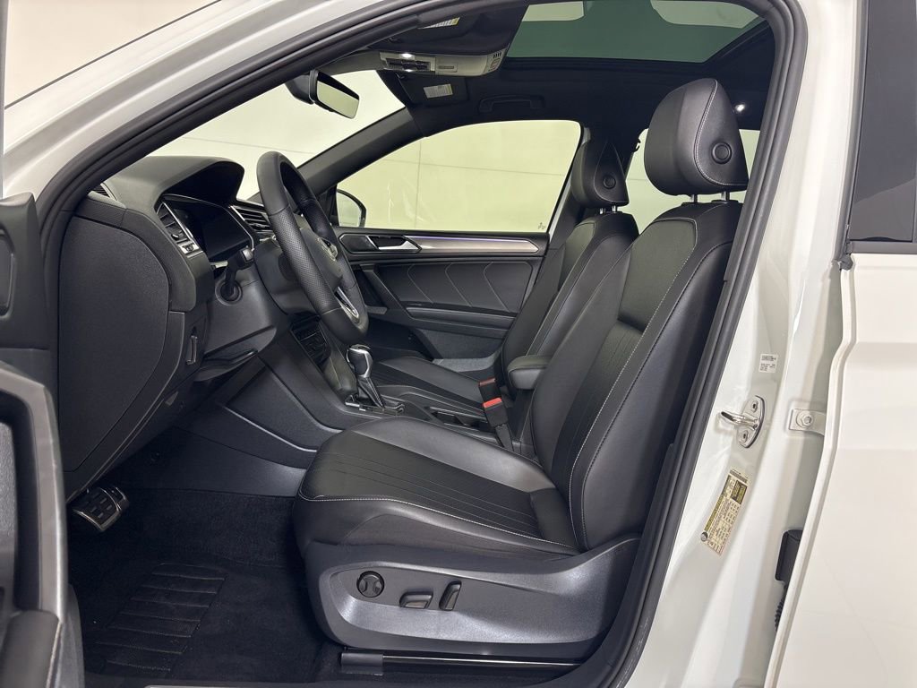 Used 2022 Volkswagen Tiguan SE R-Line image 14