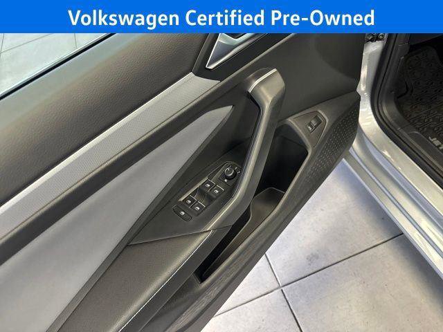 Used 2025 Volkswagen Jetta SE w/ Sunroof Package FWD image 15