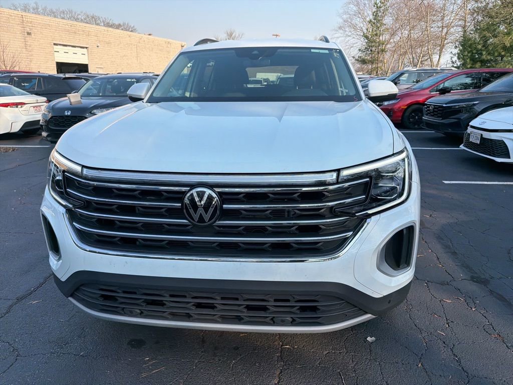 Used 2025 Volkswagen Atlas SE image 2