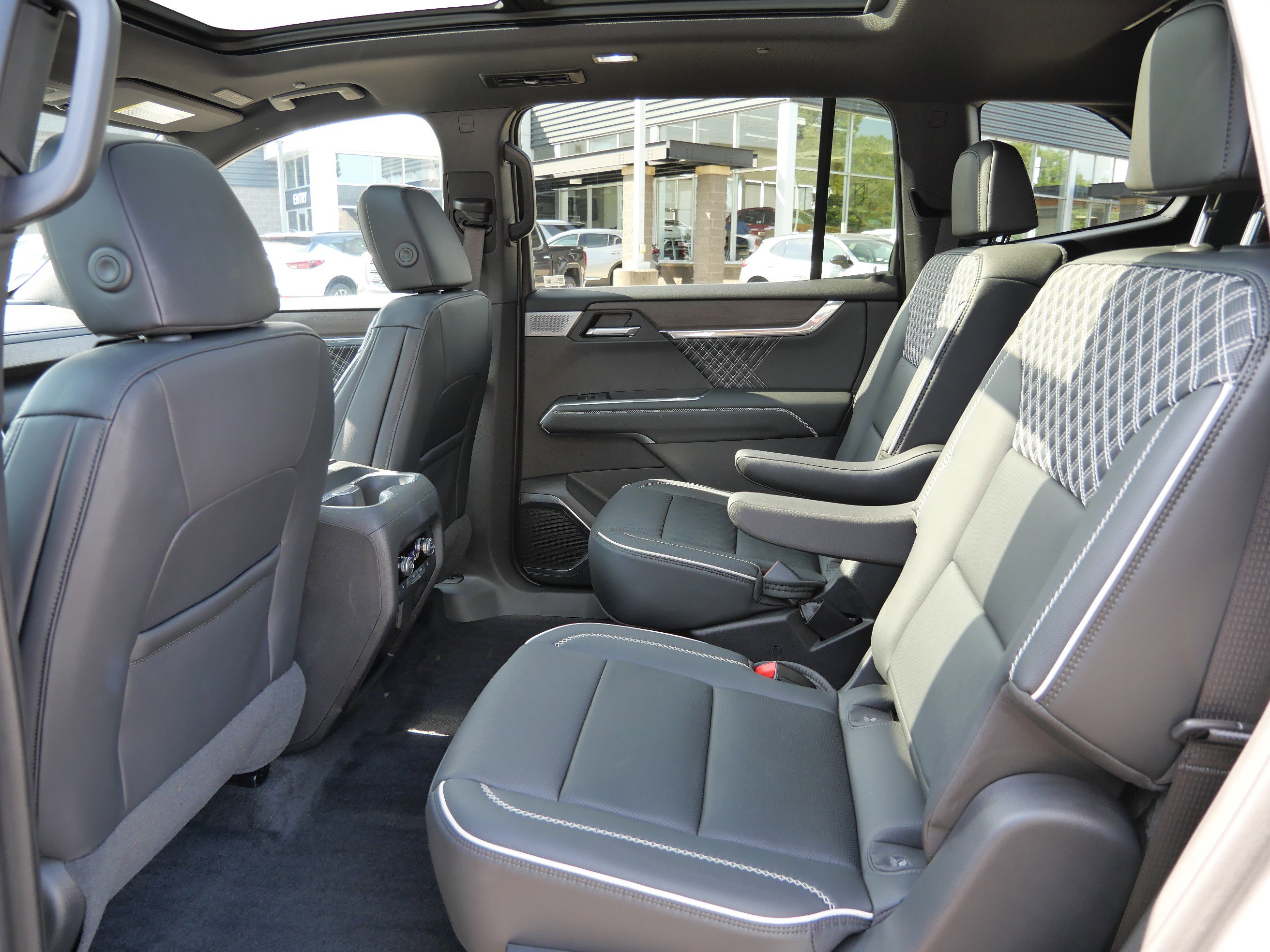 Used 2024 GMC Acadia Denali w/ Super Cruise Package image 13