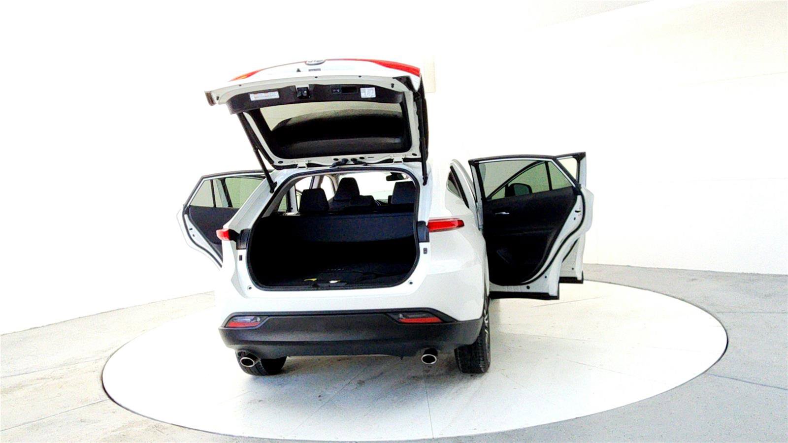 Used 2021 Toyota Venza LE w/ Carpet Mat Package (TMS) image 11