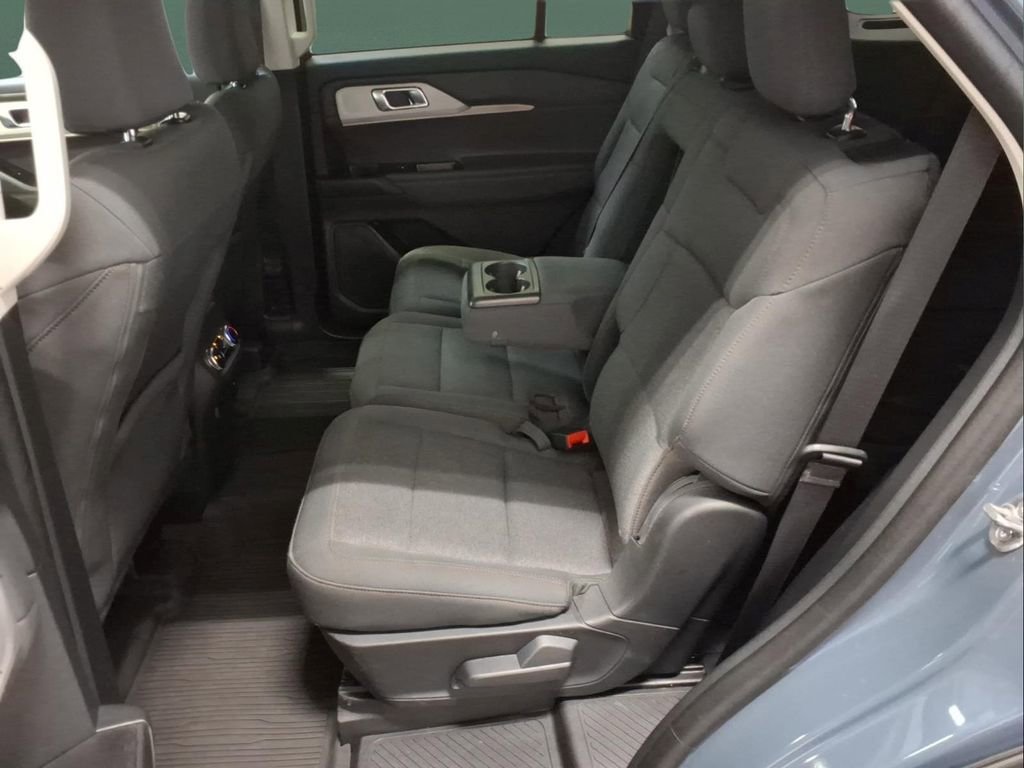 Used 2025 Ford Explorer Active AWD/4WD image 26