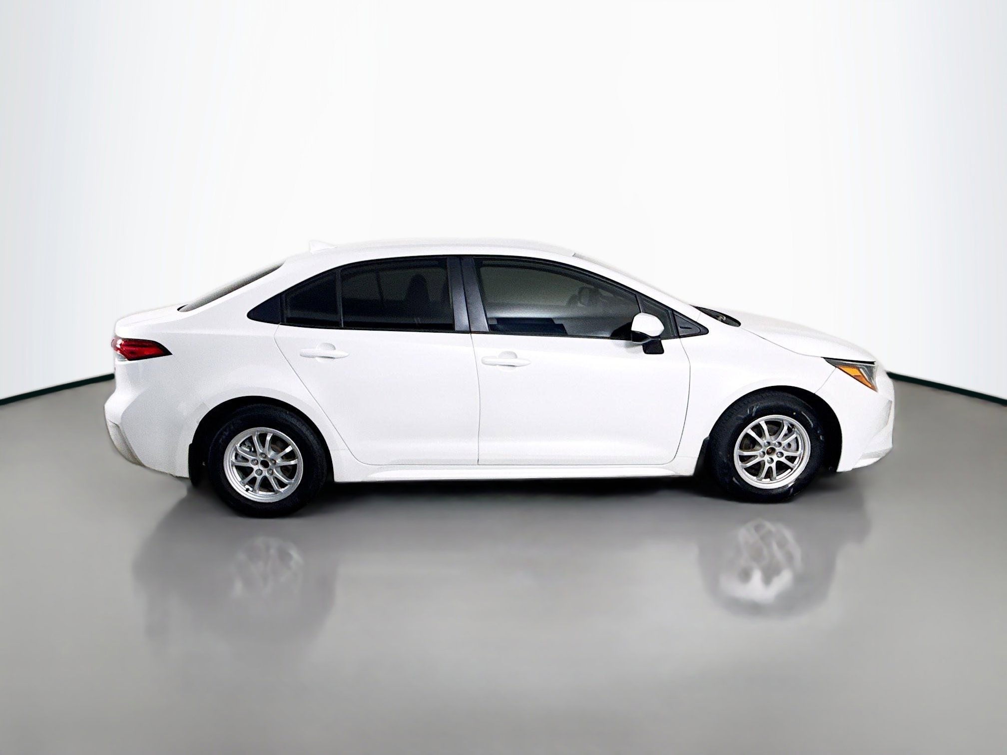 Used 2022 Toyota Corolla LE image 11