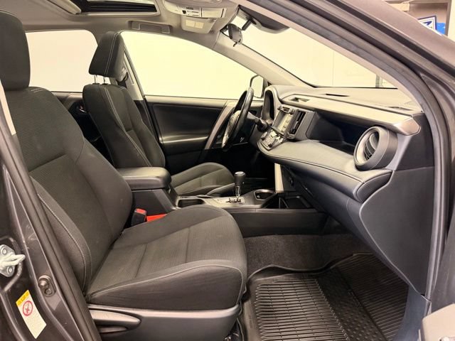 Used 2017 Toyota RAV4 XLE AWD/4WD image 16