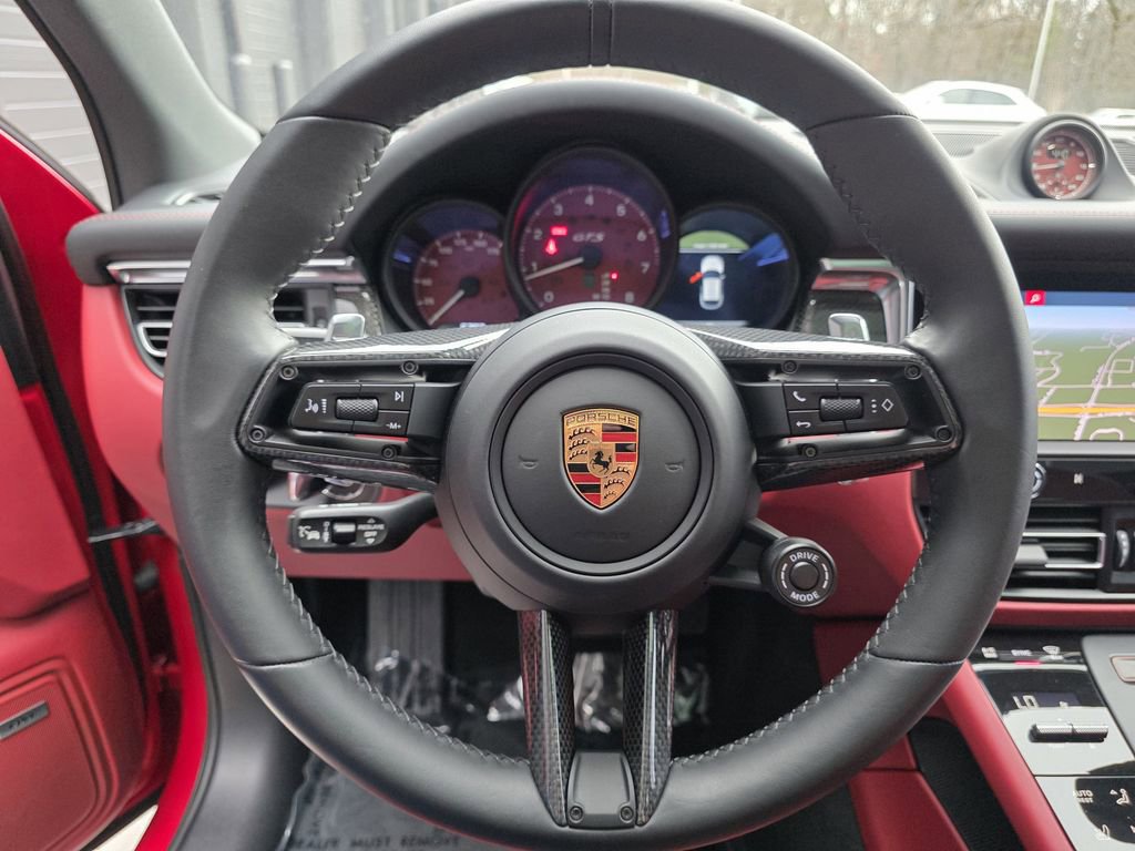 Certified 2025 Porsche Macan GTS image 28