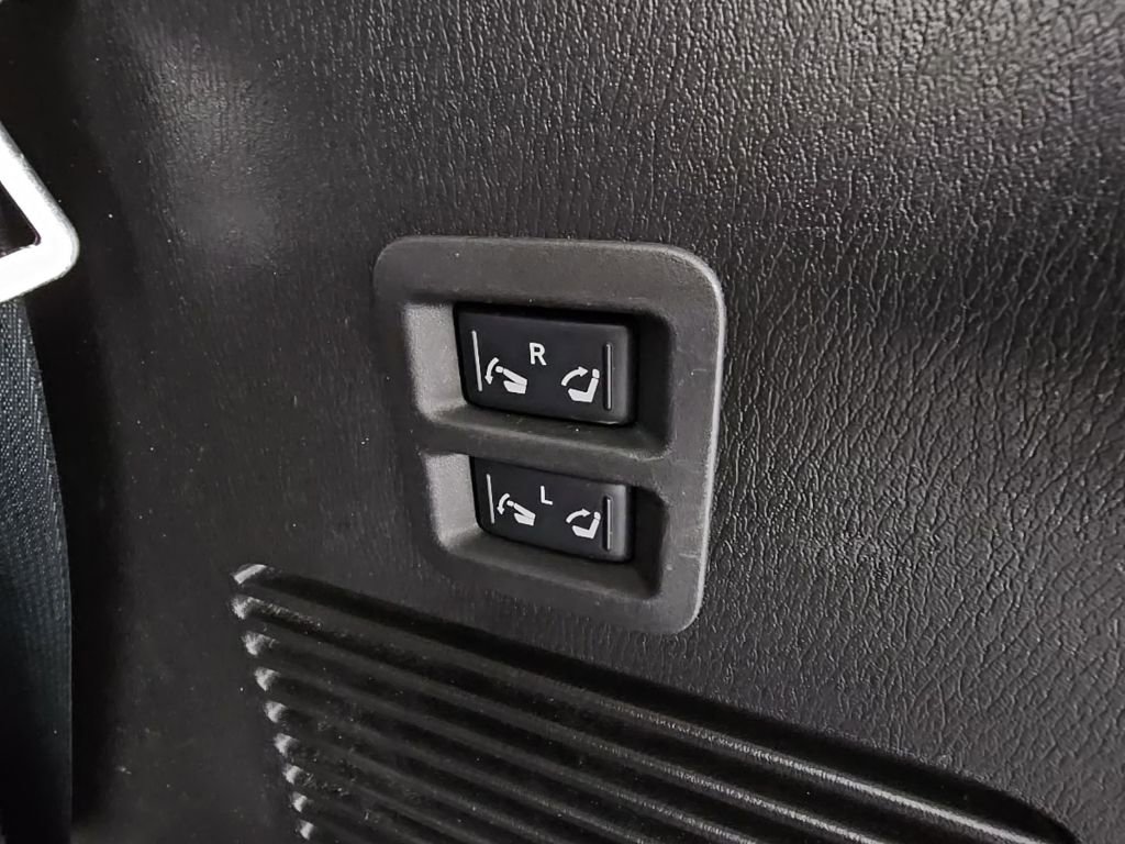 Used 2023 Nissan Armada Platinum w/ Captain's Chairs Package image 40