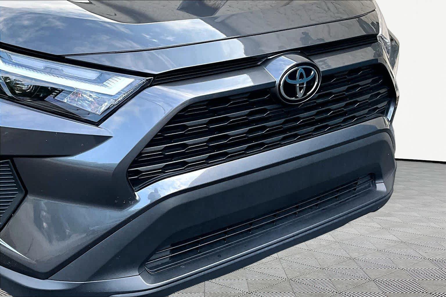 Certified 2025 Toyota RAV4 XLE FWD image 30