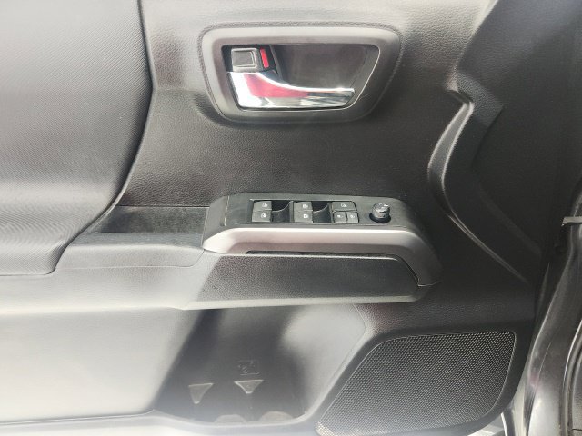 Certified 2021 Toyota Tacoma TRD Off-Road AWD/4WD image 11