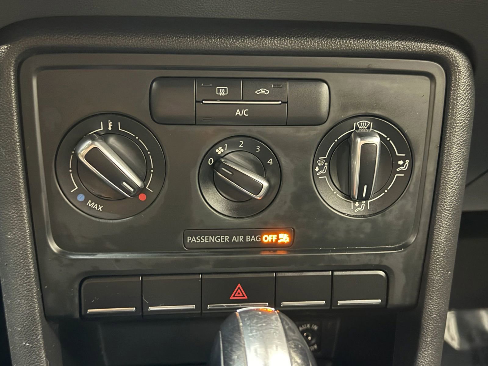 Used 2013 Volkswagen Beetle 2.5 image 27