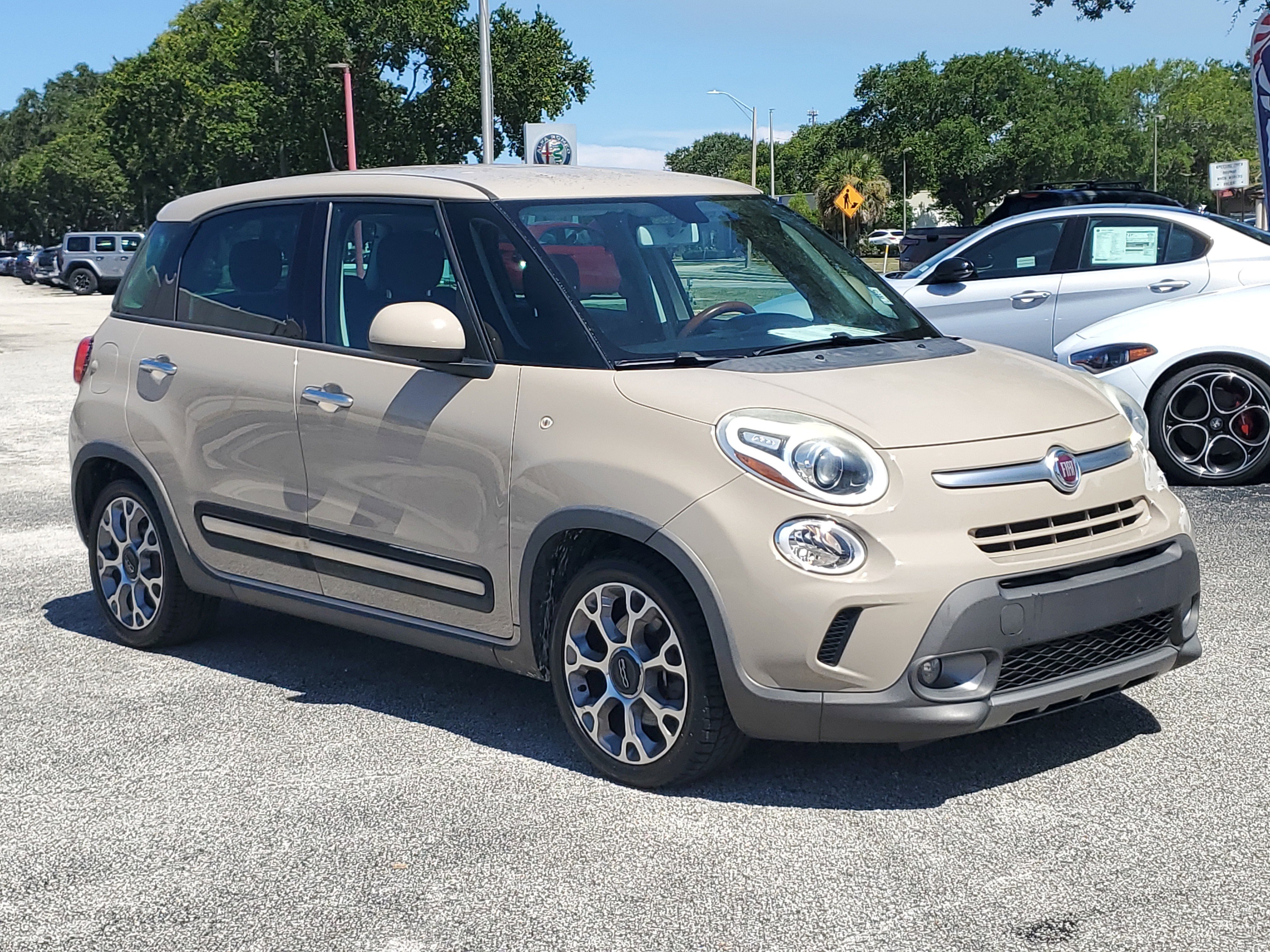 Used 2014 FIAT 500L Trekking image 1