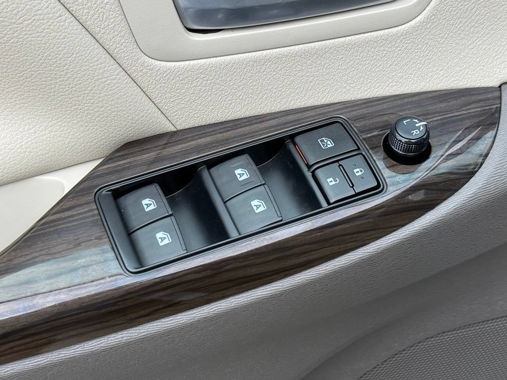 Used 2015 Toyota Sienna XLE Premium AWD/4WD image 12