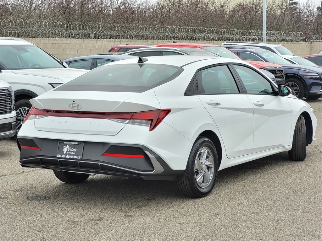 New 2025 Hyundai Elantra SE w/ Cargo Package image 4
