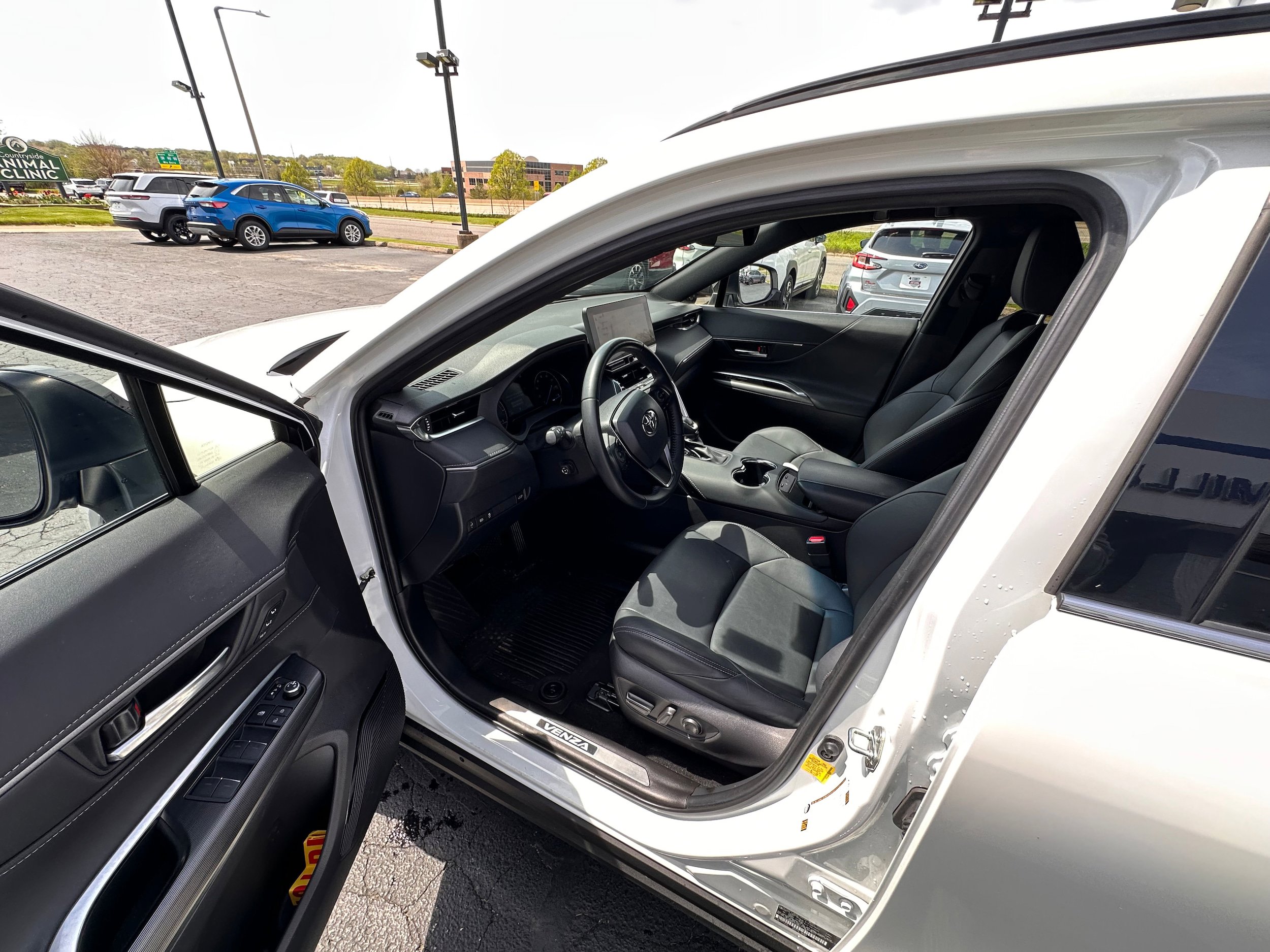 Used 2023 Toyota Venza Nightshade AWD/4WD image 14