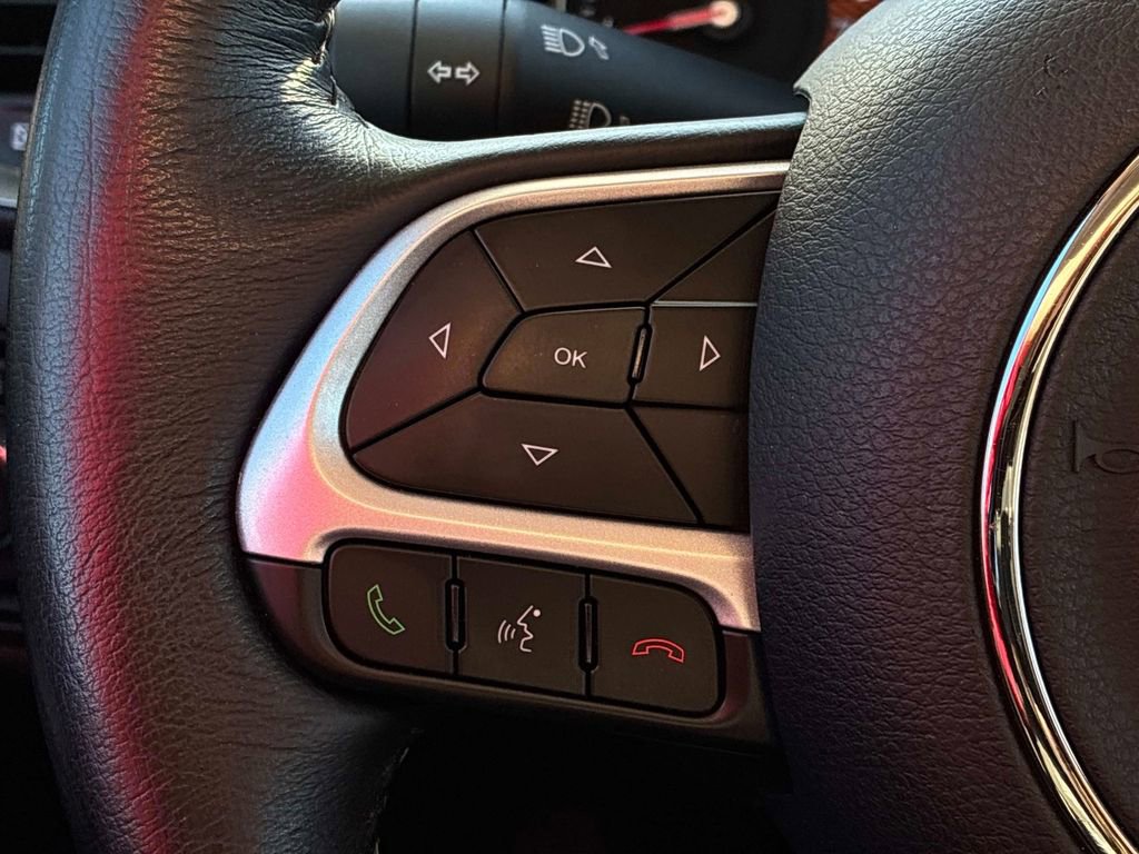 Certified 2023 Jeep Renegade Latitude w/ Premium Group AWD/4WD image 20