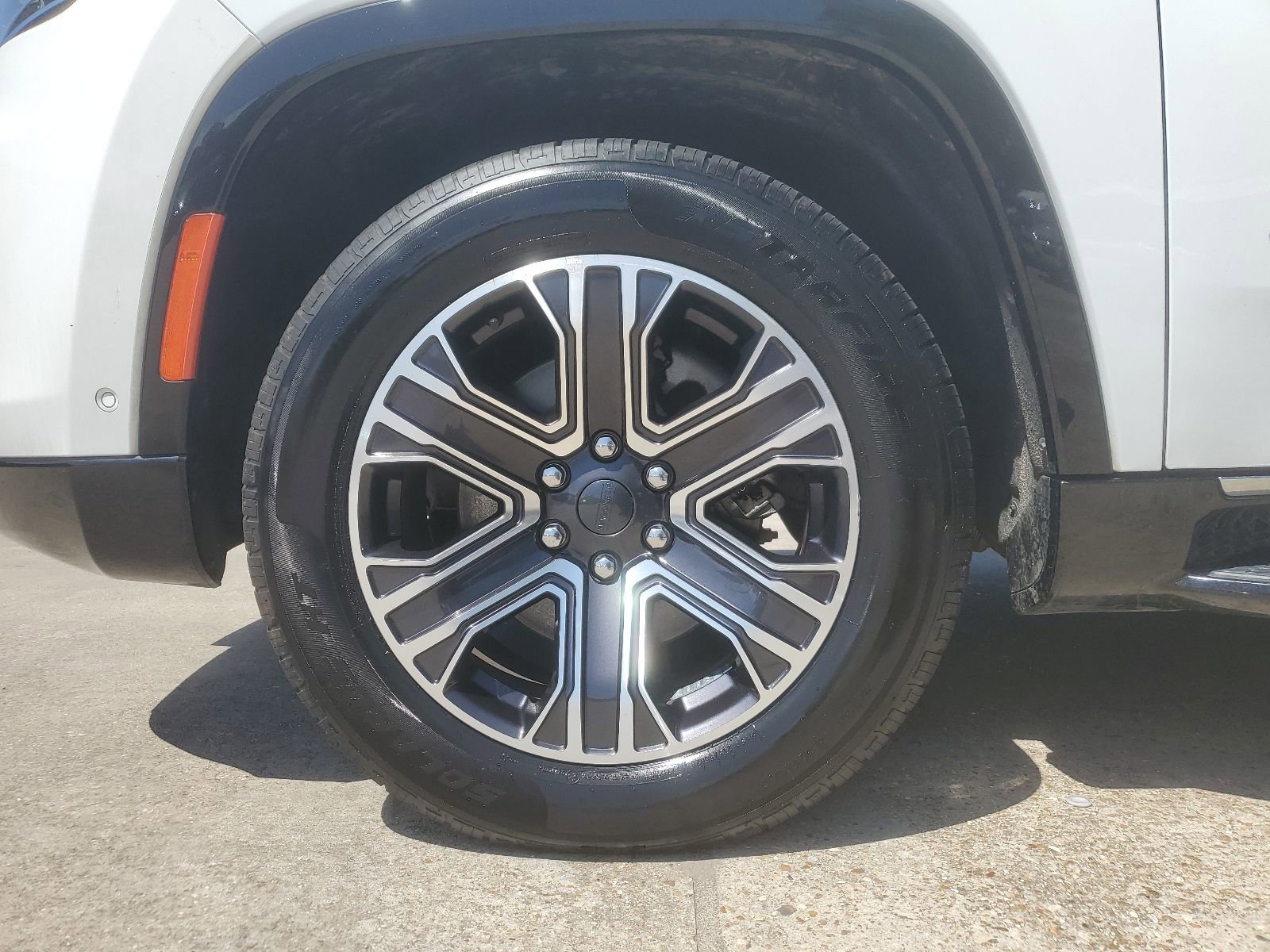 Used 2023 Jeep Wagoneer L Series II image 7