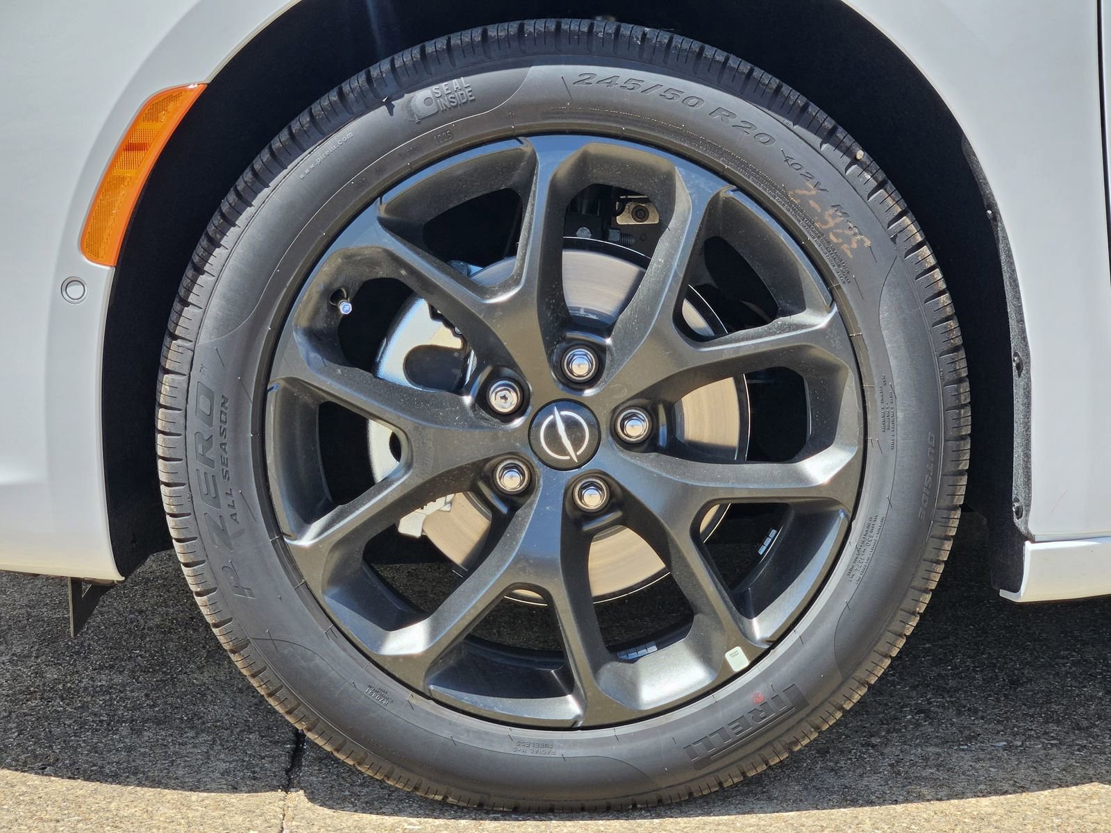 New 2025 Chrysler Pacifica Limited FWD image 10