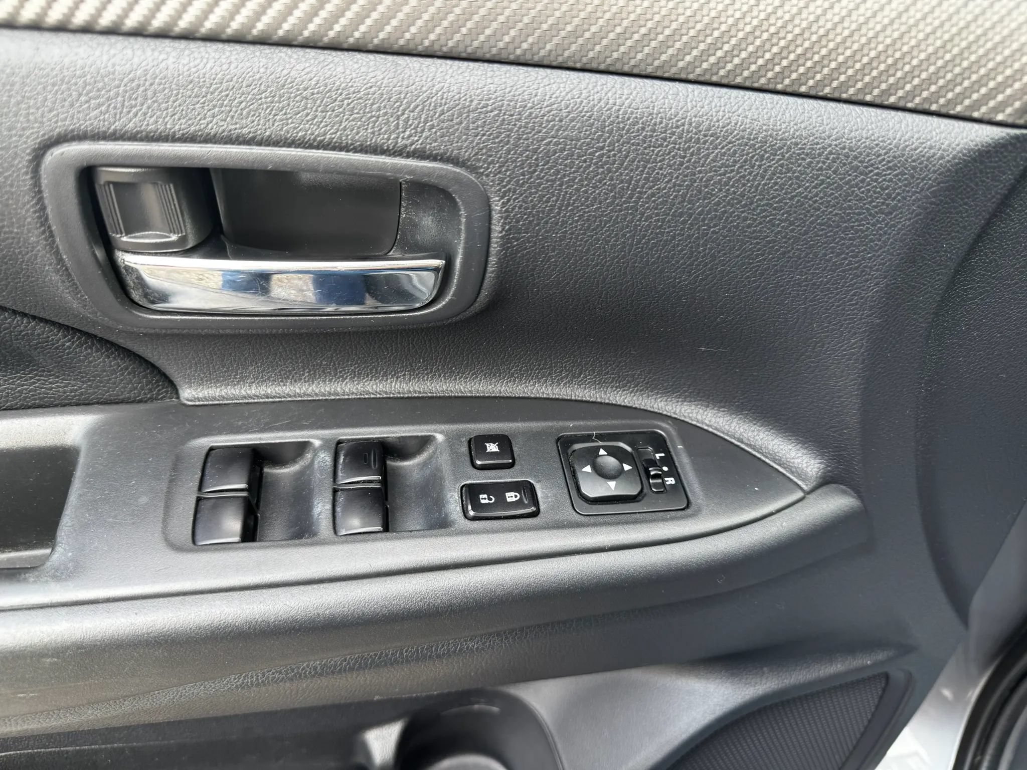 Used 2015 Mitsubishi Outlander SE FWD image 15