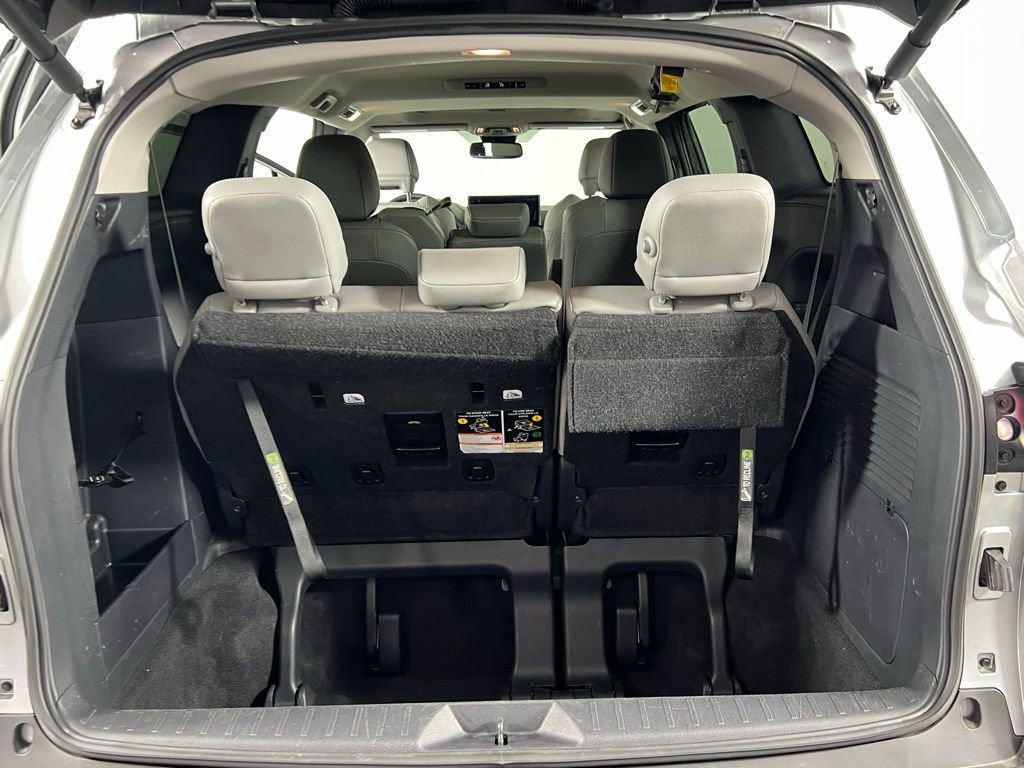 Used 2025 Toyota Sienna XLE image 34