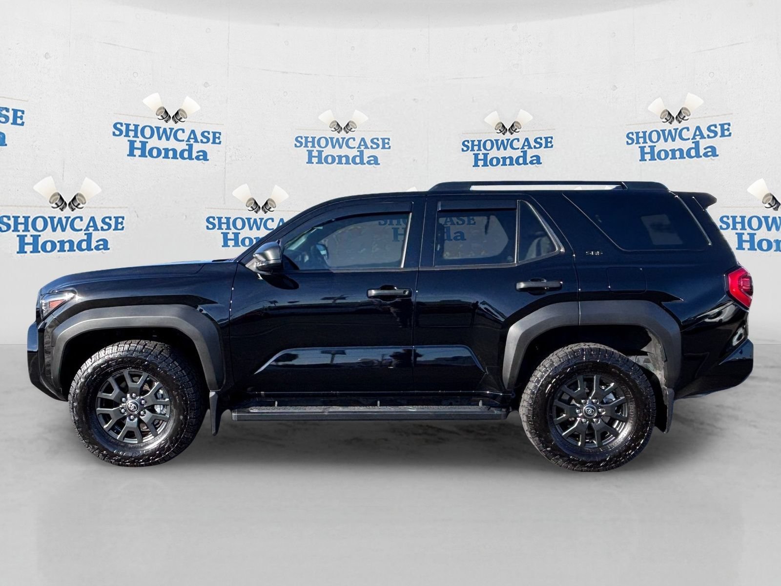 Used 2025 Toyota 4Runner SR5 AWD/4WD image 4