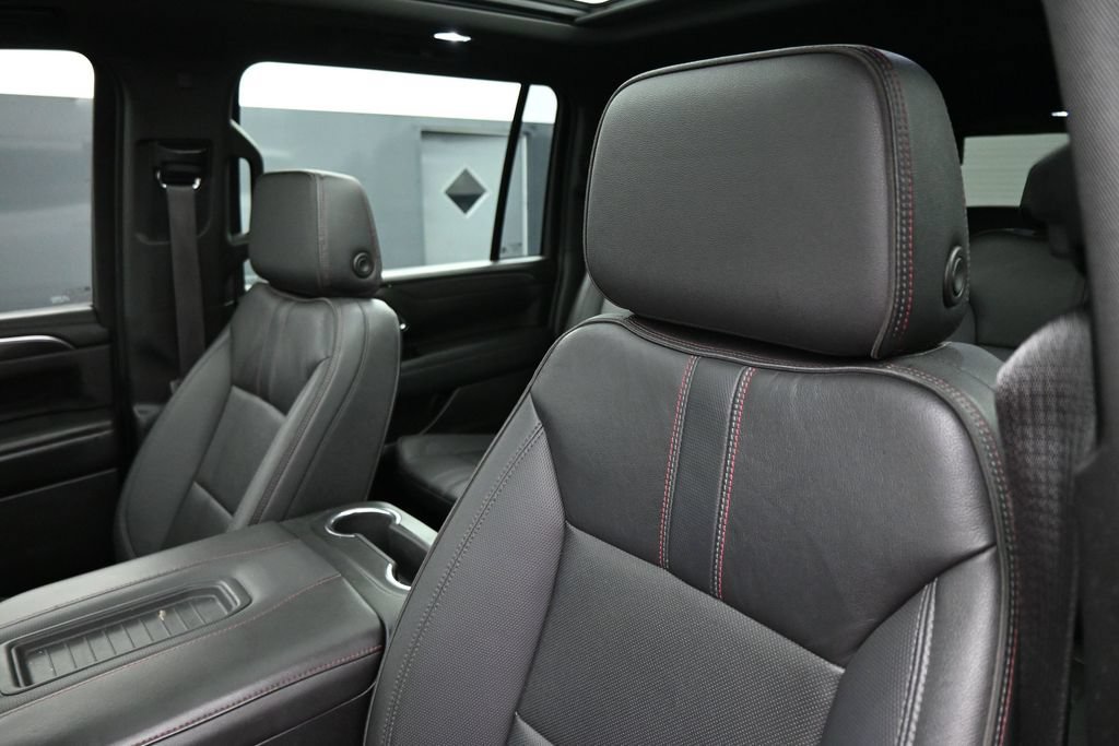 Used 2022 Chevrolet Suburban RST w/ Luxury Package AWD/4WD image 14