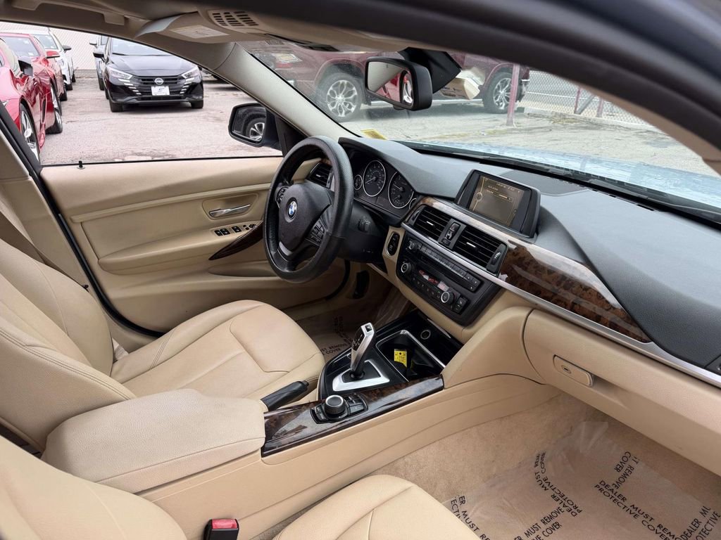 Used 2014 BMW 320i xDrive Sedan AWD/4WD image 11