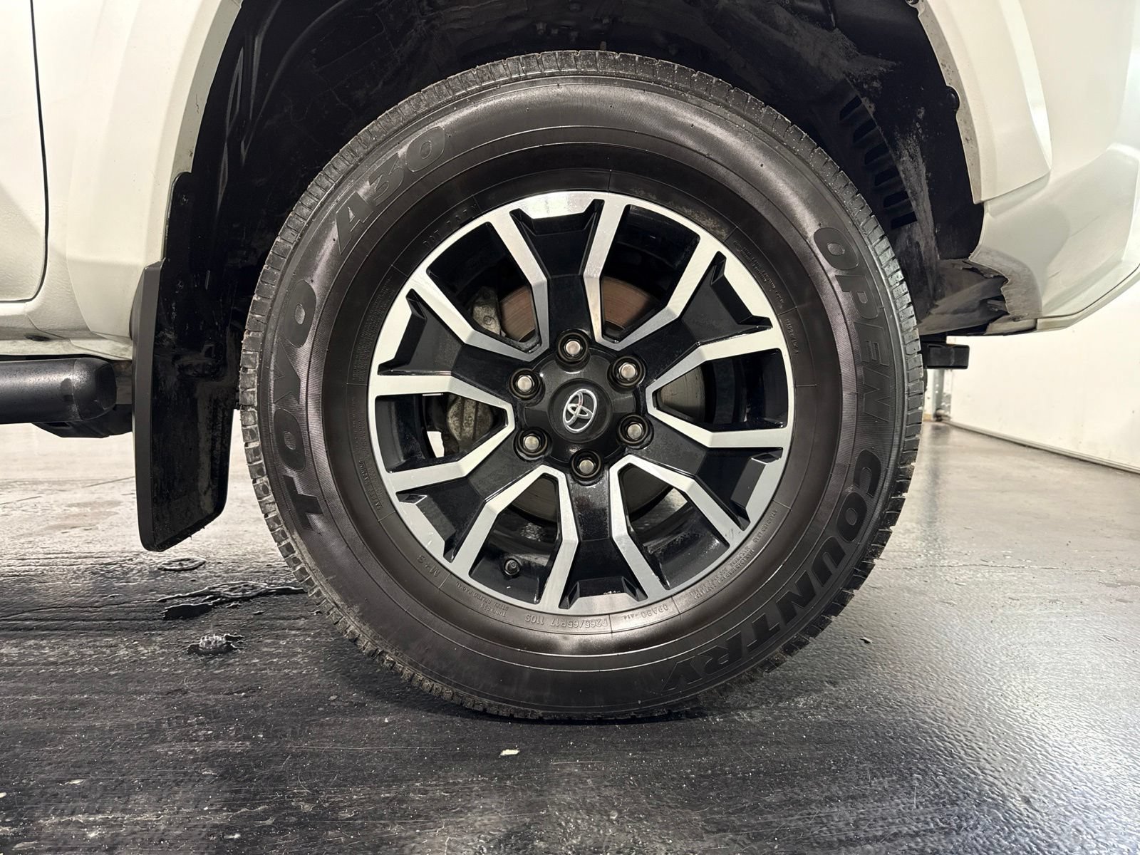 Used 2023 Toyota Tacoma TRD Sport w/ TRD Premium Sport Package AWD/4WD image 9