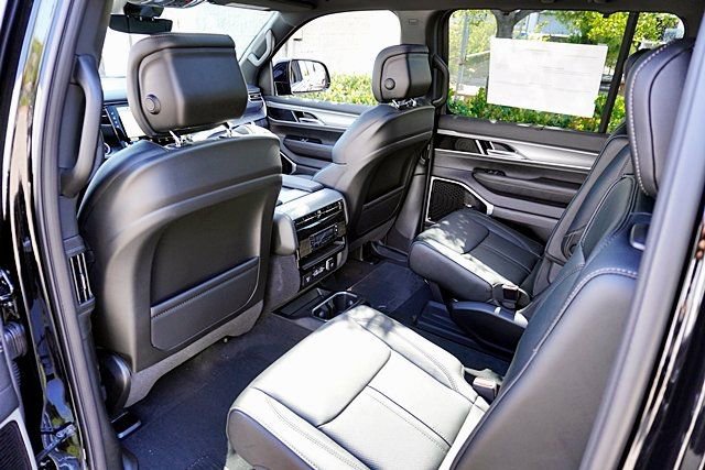 New 2026 Jeep Grand Wagoneer Limited AWD/4WD image 23