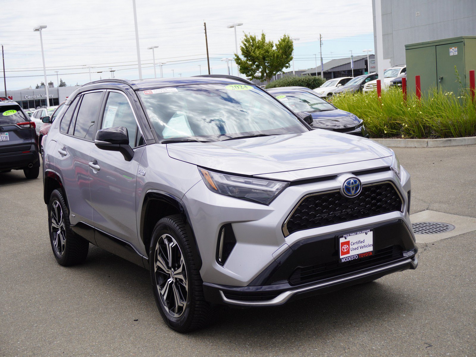 Used 2024 Toyota RAV4 XSE w/ Weather Package AWD/4WD video 1
