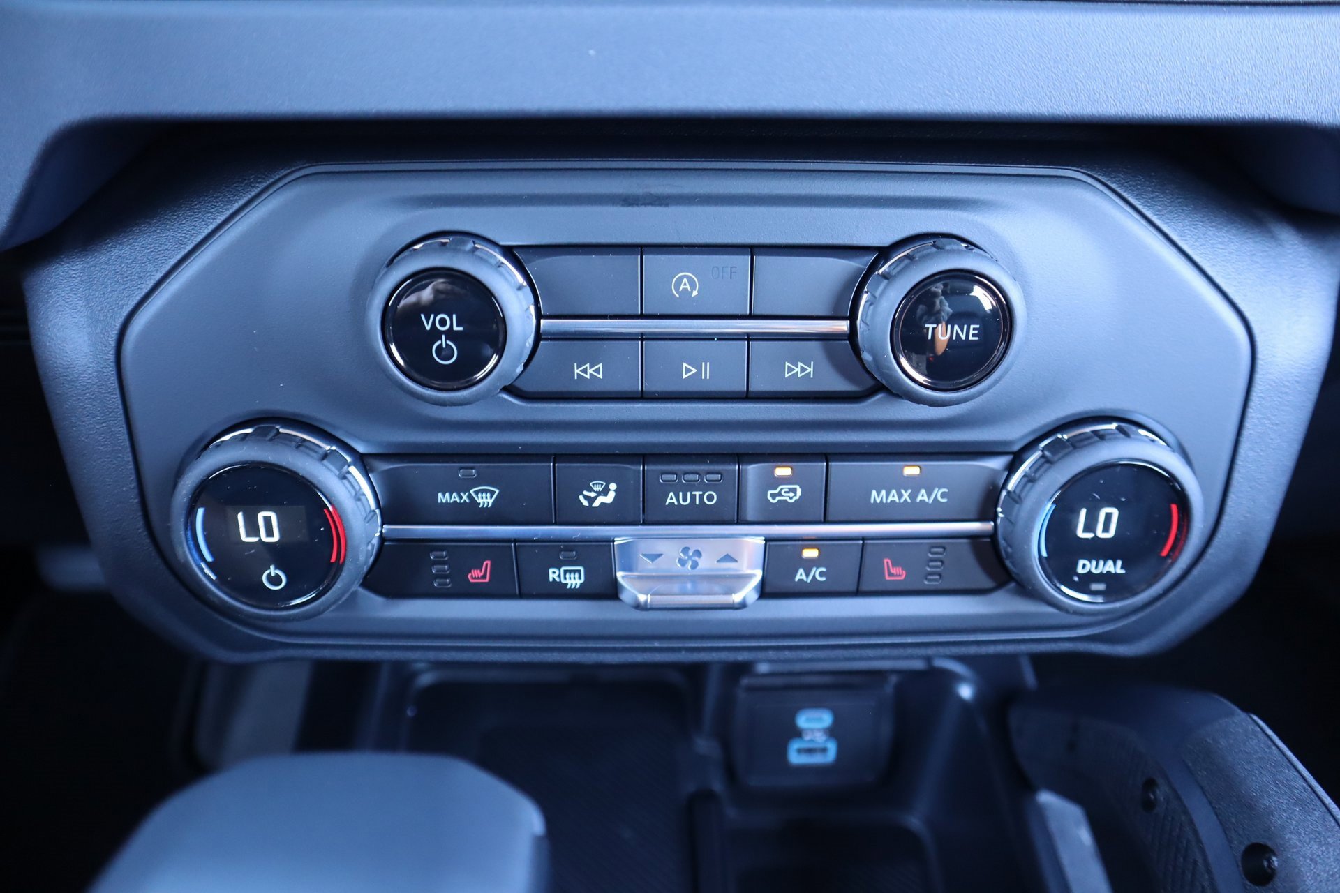 New 2025 Ford Bronco Big Bend w/ Black Diamond Package image 7