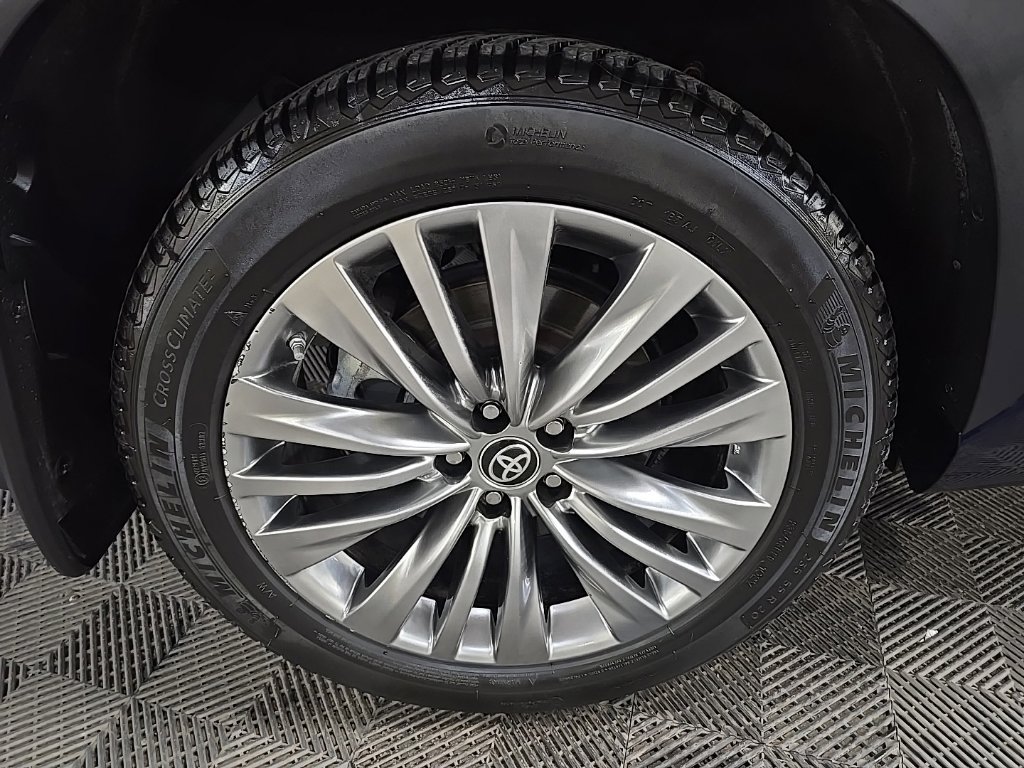 Used 2024 Toyota Highlander Platinum AWD/4WD image 14