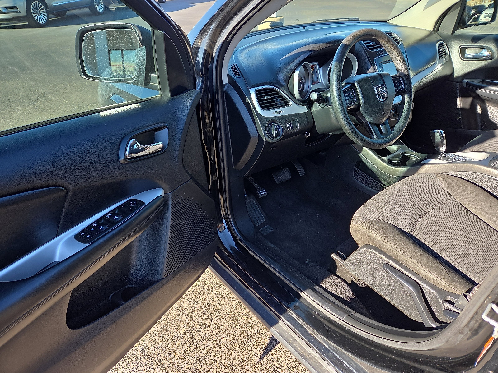 Used 2019 Dodge Journey SE image 11