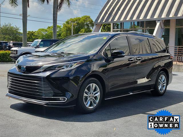 Used 2023 Toyota Sienna Limited FWD image 65