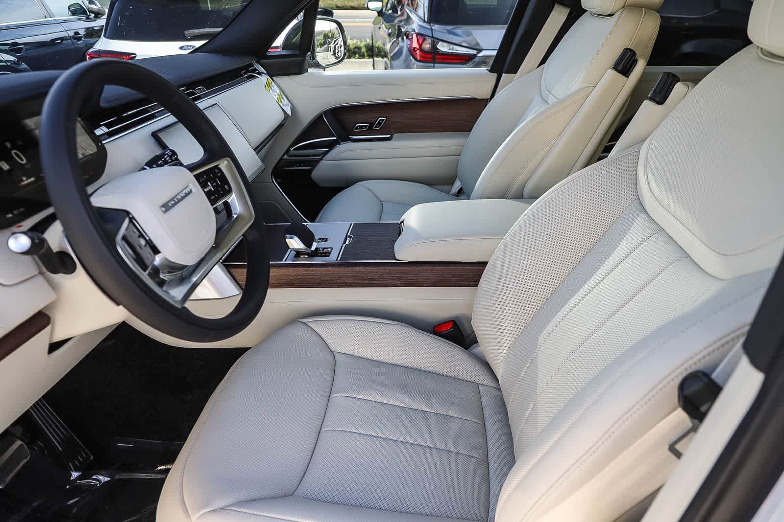 New 2026 Land Rover Range Rover SE image 15