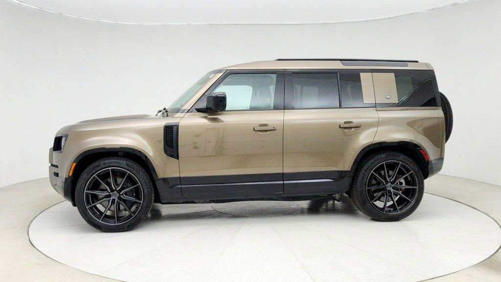 Used 2024 Land Rover Defender 110 X-Dynamic SE image 8