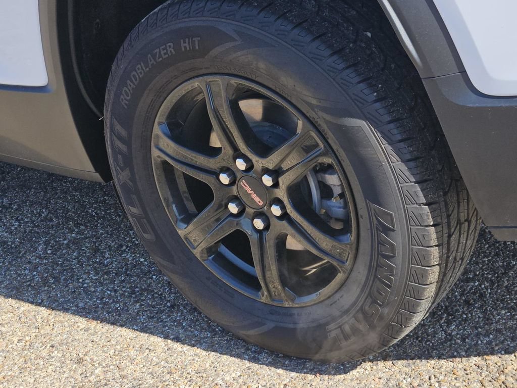 Used 2022 GMC Acadia AT4 w/ Technology Package AWD/4WD image 7