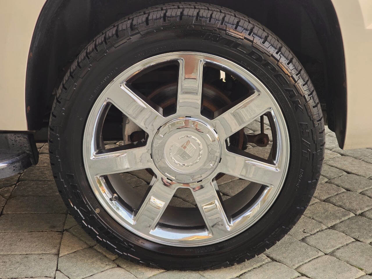 Used 2007 Cadillac Escalade EXT w/ Information Package image 28