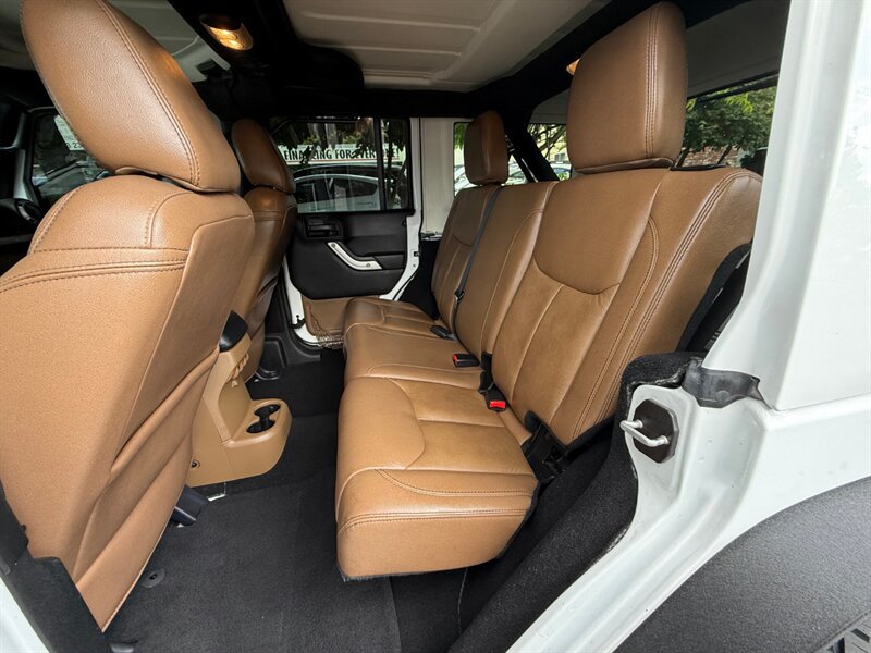 Used 2015 Jeep Wrangler Unlimited Sahara w/ Connectivity Group AWD/4WD image 15